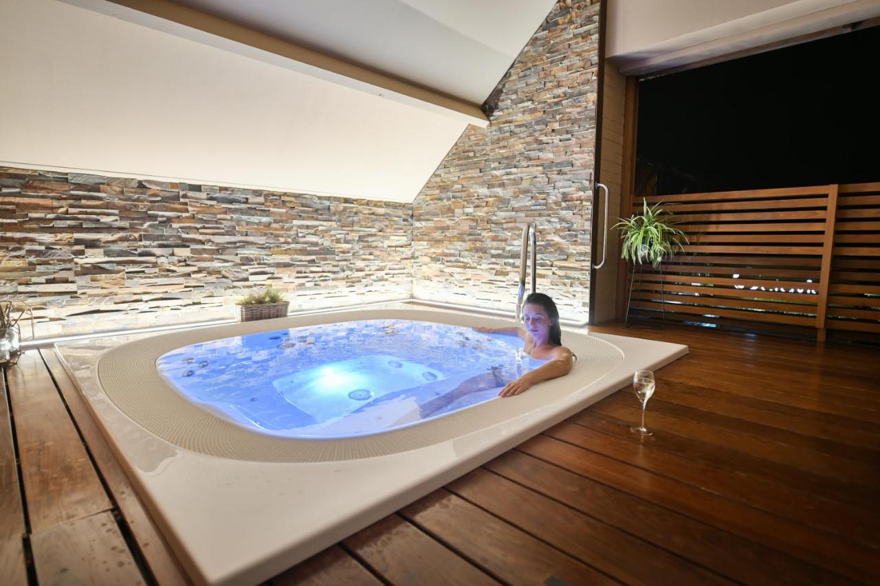 Octavie - Suite De Luxe A Tournai Avec Piscine Privee, Jacuzzi, Sauna Et Hammam Exteriör bild